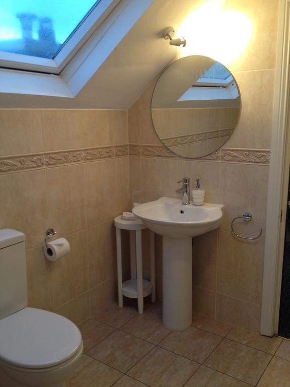 Quadruple Room with Private Bathroom